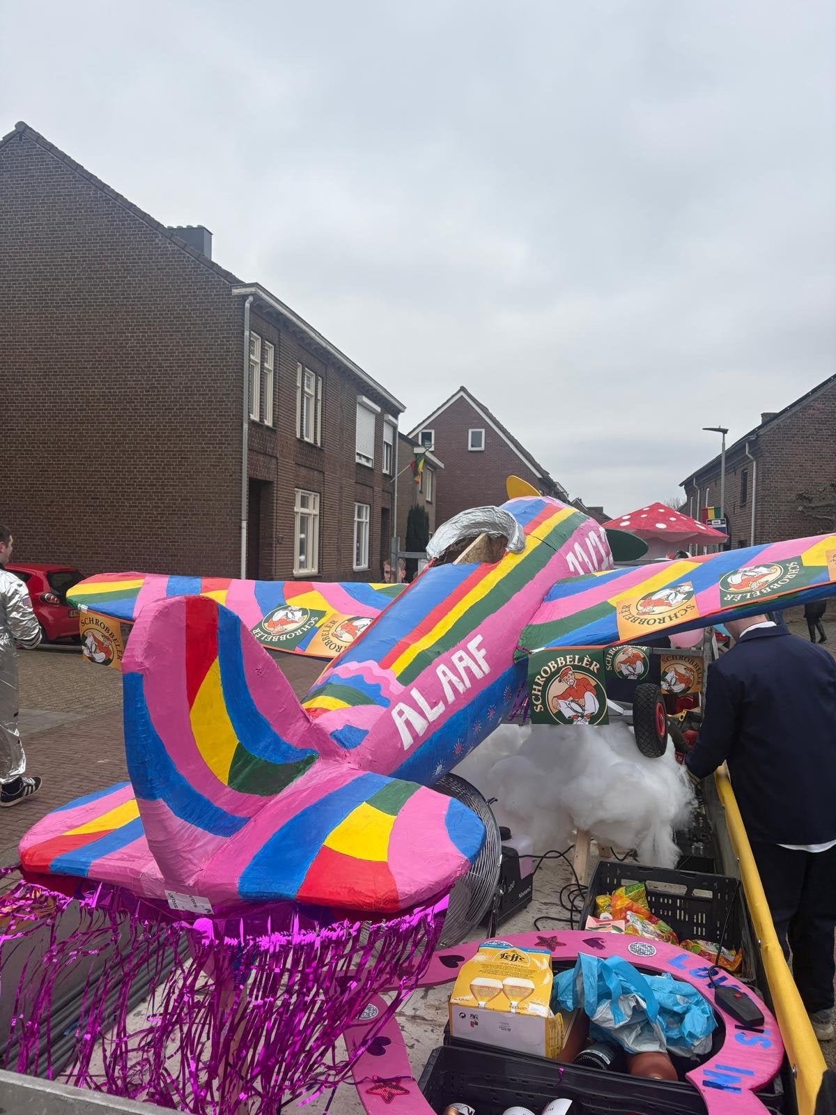 Vliegtuig voor carnavalswagen, Ophalen, Gebruikt