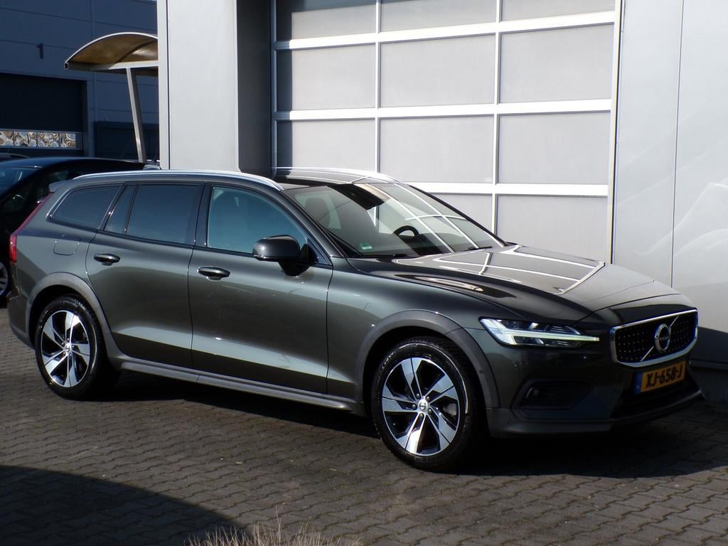 Volvo V60 Cross Country 2.0 D4 AWD Intro Edition|Nav|Cam|ACC, Auto's, Automaat, Gebruikt, Euro 6, Diesel