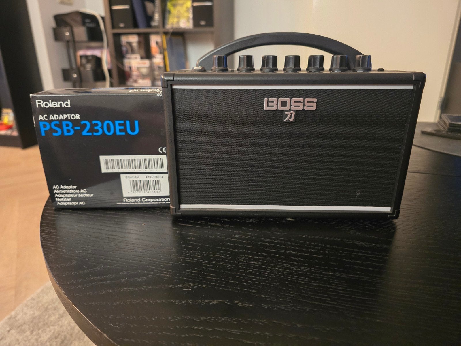 Boss Katana Mini gitaarversterker met adapter, Ophalen of Verzenden, Zo goed als nieuw