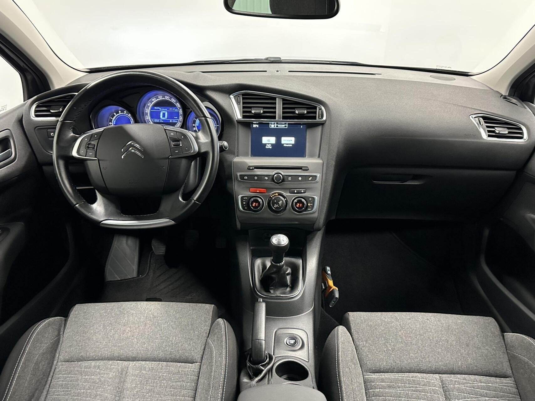 Citroen C4 1.2 PureTech Feel Collection CARPLAY TREKHAAK CRU, Auto's, Citroën, Stof, Gebruikt, Euro 6, 1199 cc