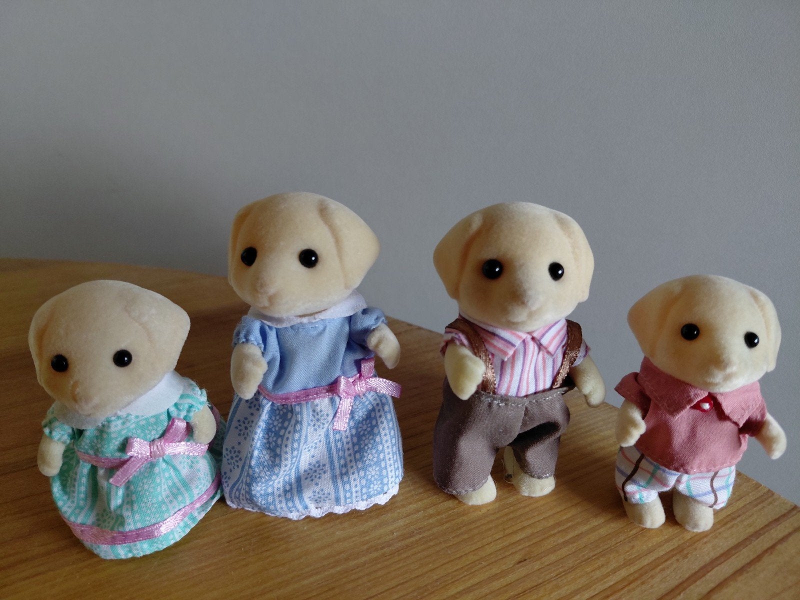 Sylvanian Families blonde labrador/honden familie compleet, Kinderen en Baby's, Ophalen of Verzenden, Zo goed als nieuw