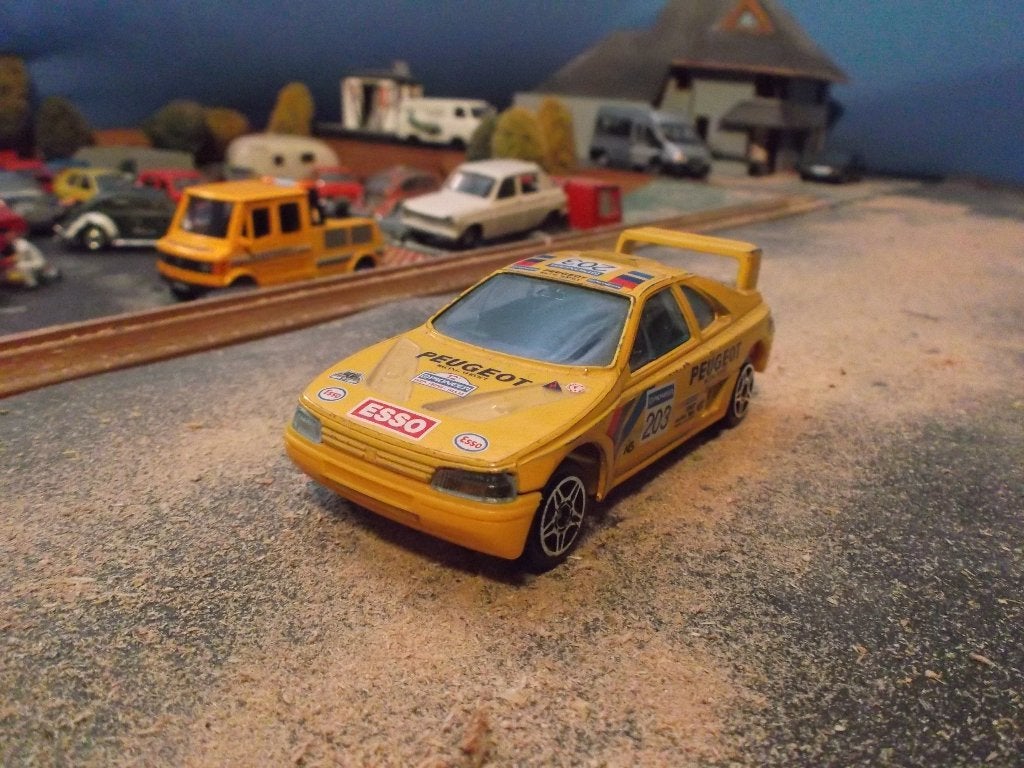 1:43 Peugeot 405 T16 Grand Raid - Bburago Paris-Dakar 1988, Ophalen of Verzenden, Gebruikt, Auto, Overige merken