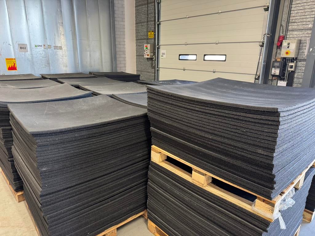 Restpartij Sportvloer Tegels! 100 x 100 x 2cm! €14 per stuk!, Sport en Fitness, Stuntgras, Ophalen of Verzenden, Zo goed als nieuw