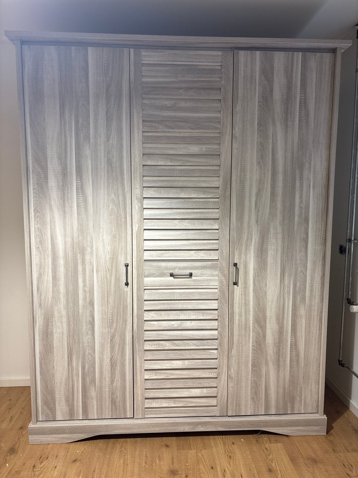 Ruime kledingkast met 3 deuren - Houtlook, Huis en Inrichting, Kasten | Kledingkasten, Ophalen, Met deur(en), Gebruikt, 200 cm of meer