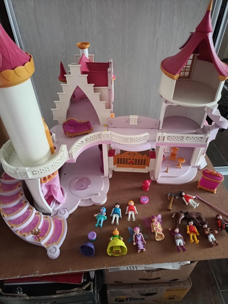 Playmobil kasteel met elfjes koningin en kleine details, Kinderen en Baby's, Speelgoed | Playmobil, Ophalen of Verzenden, Gebruikt