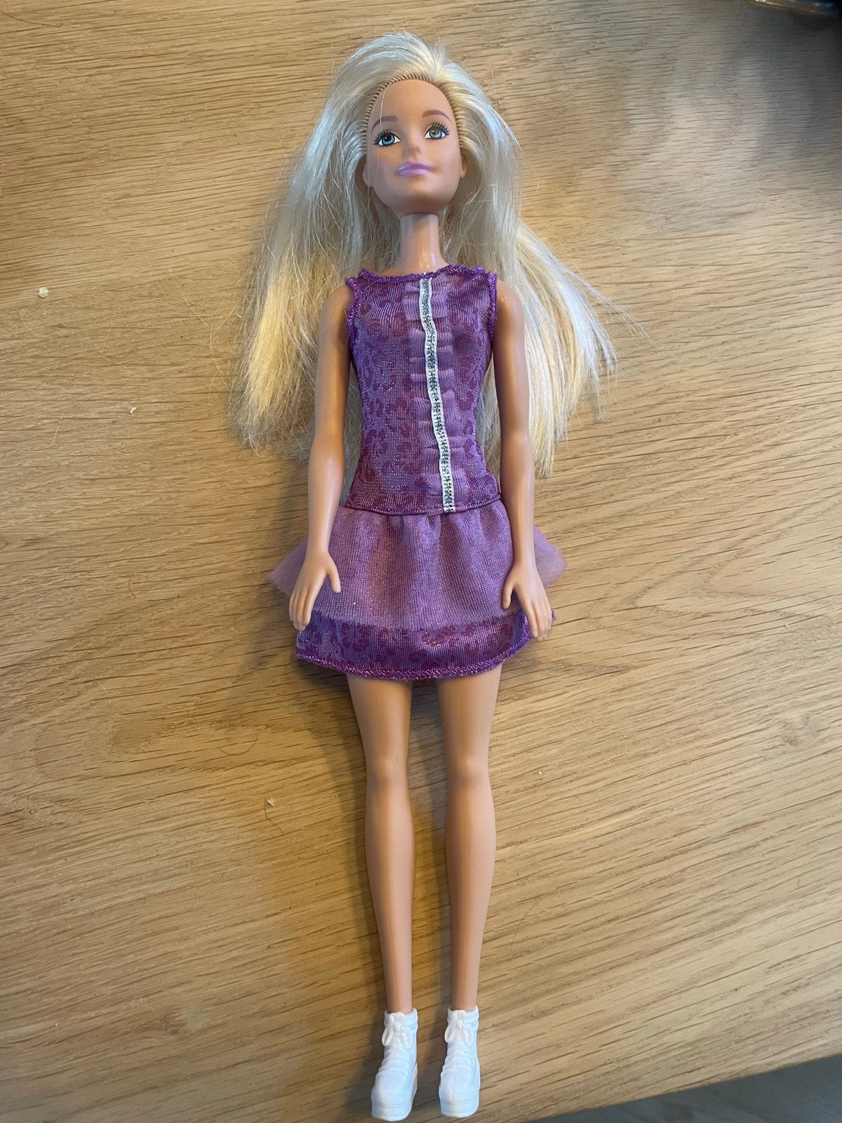 Barbie pop met paarse jurk en blond haar, Ophalen of Verzenden, Gebruikt, Barbie