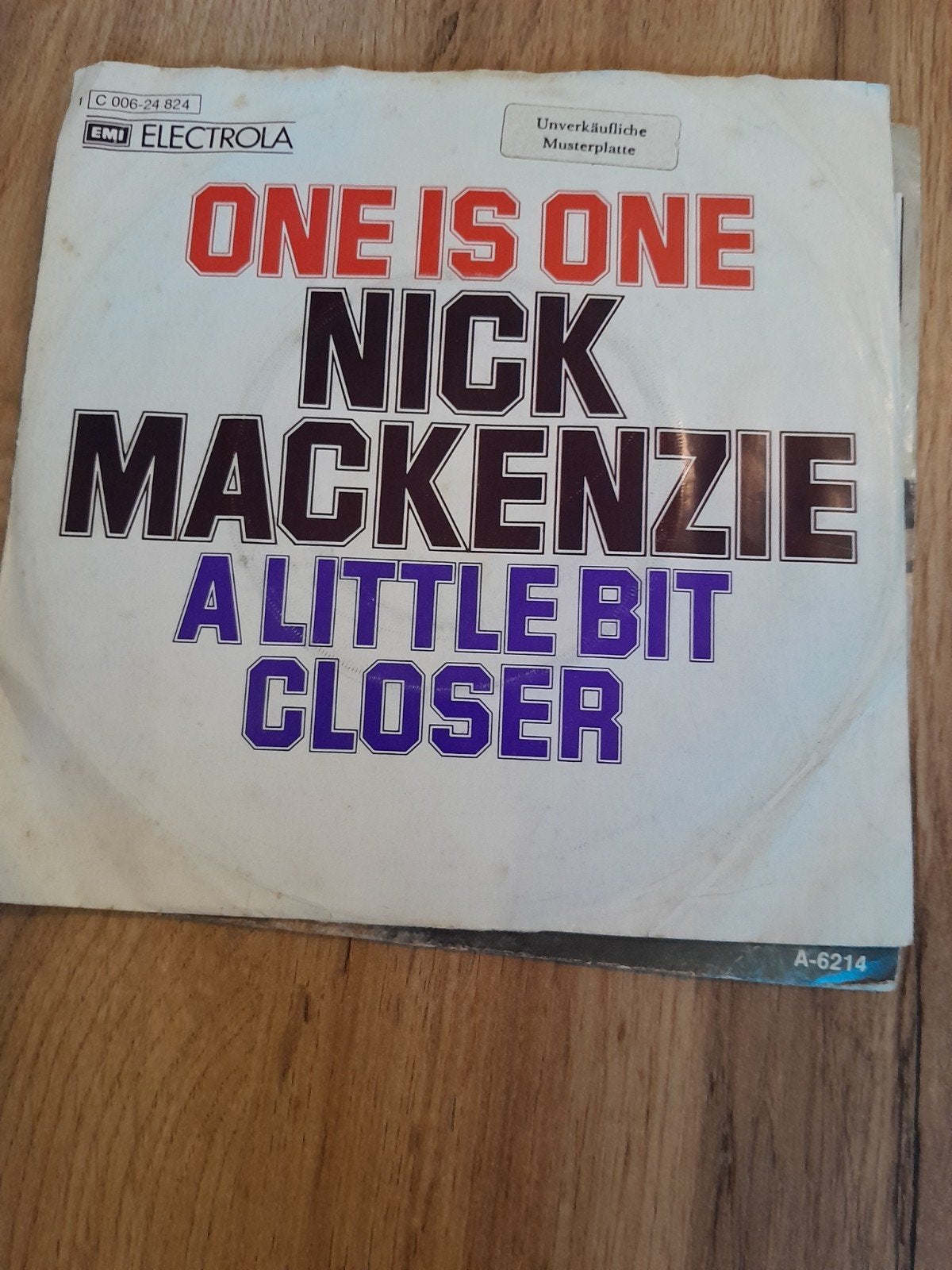 nick mackenzie 7inch one is one, Ophalen of Verzenden, Zo goed als nieuw, Pop