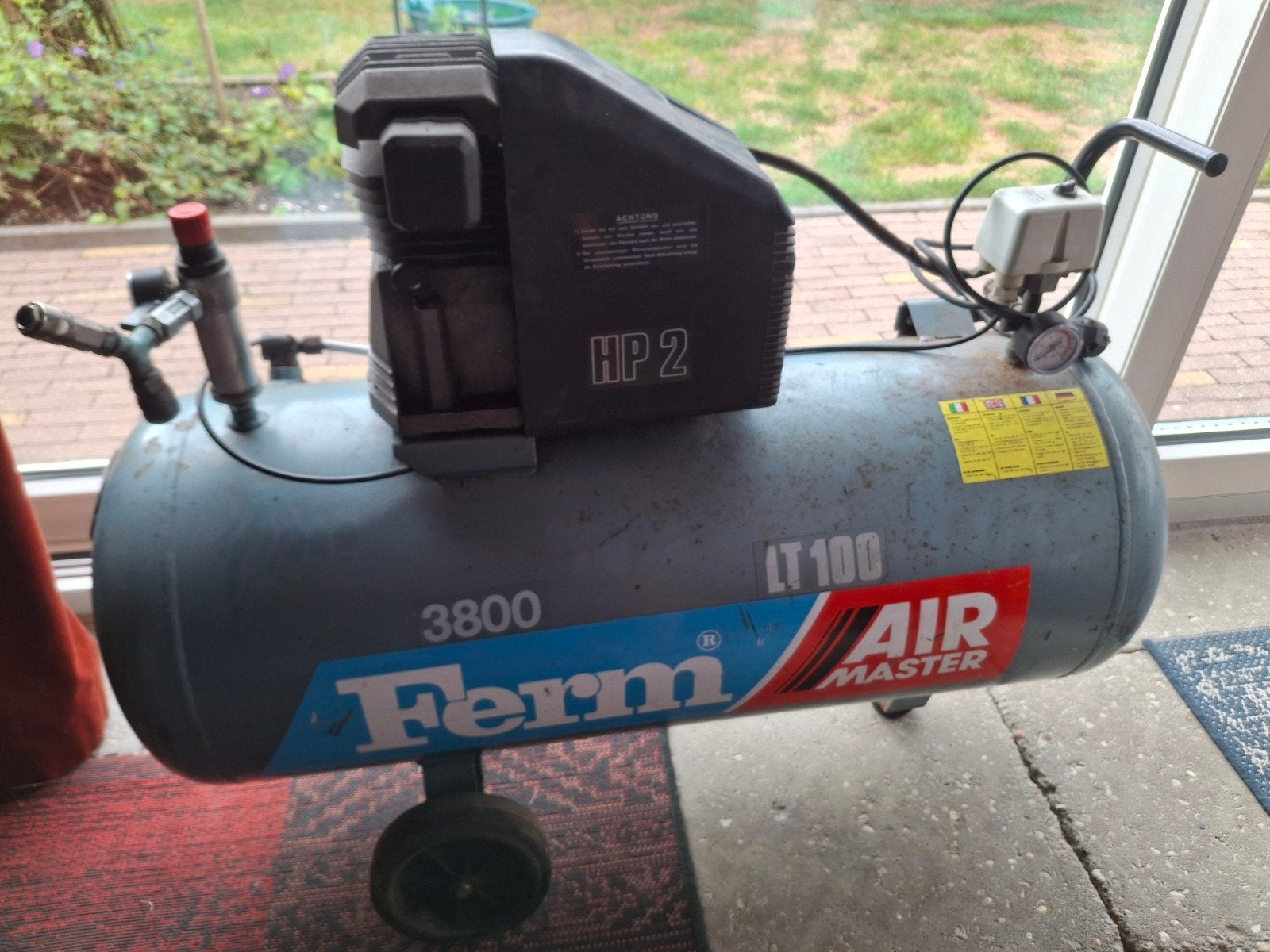 Ferm Air Master LT100 Compressor met mankement, Doe-het-zelf en Verbouw, Compressors, Gebruikt, Ophalen of Verzenden, 200 tot 400 liter/min