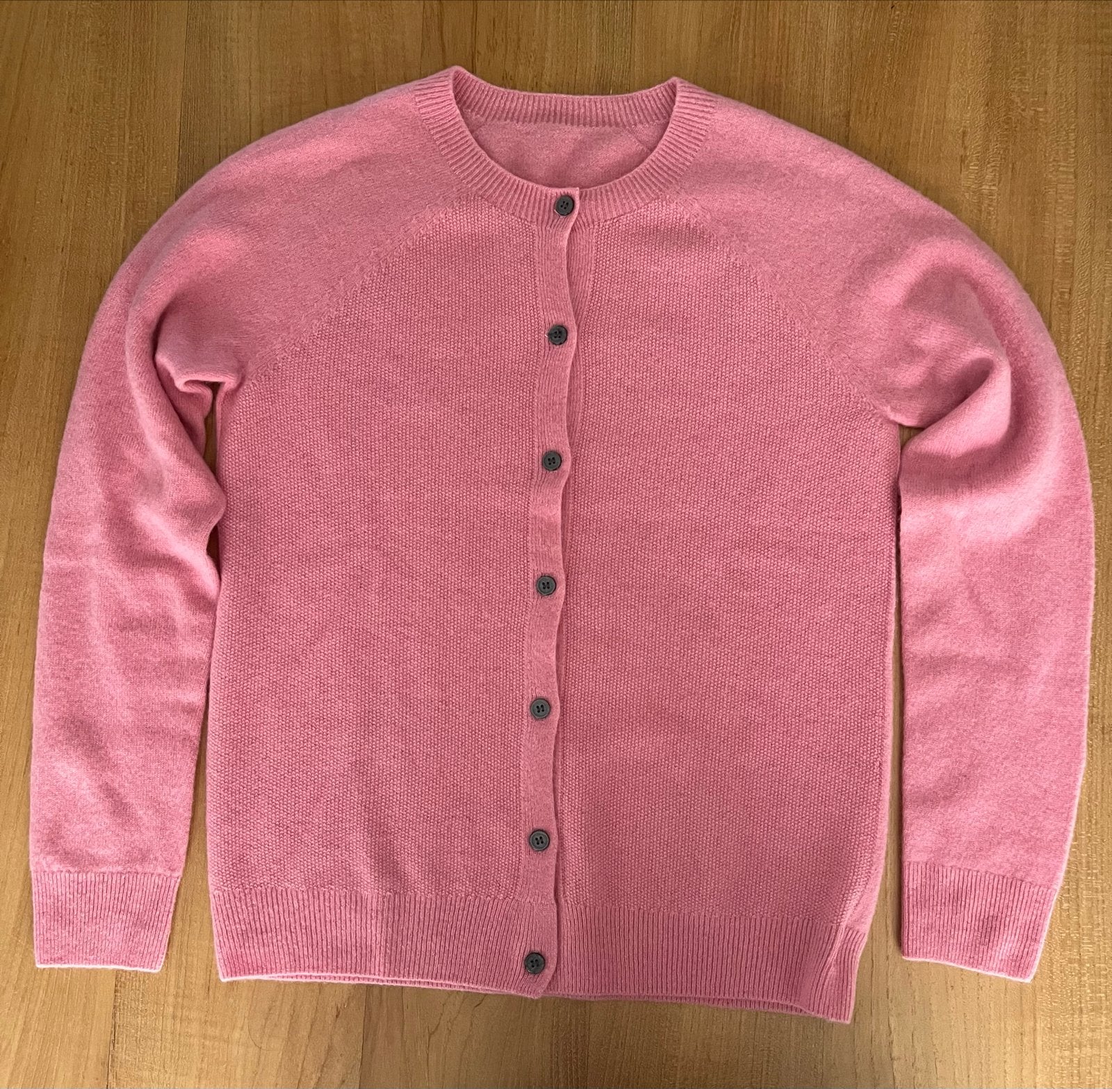 Roze wolle gebreid vest met knopen S, Kleding | Dames, Truien en Vesten, Ophalen of Verzenden, Zo goed als nieuw, Maat 38/40 (M)