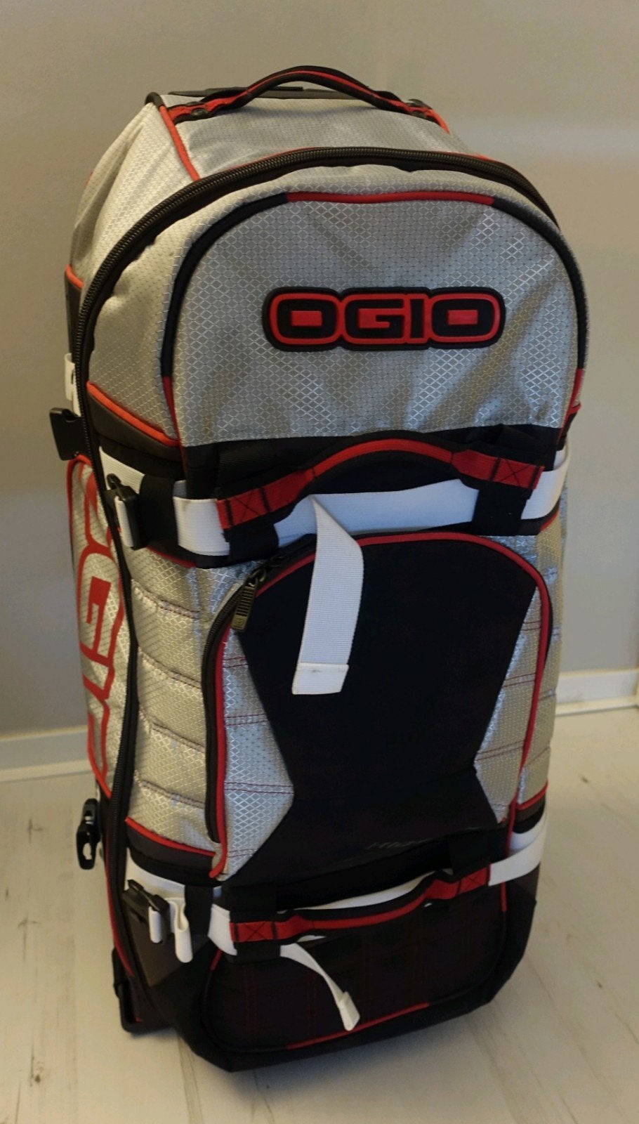OGIO SLED Reistas met Wieltjes en Uitschuifbare Handgreep, Ophalen, Nieuw, 30 cm of meer, Wieltjes