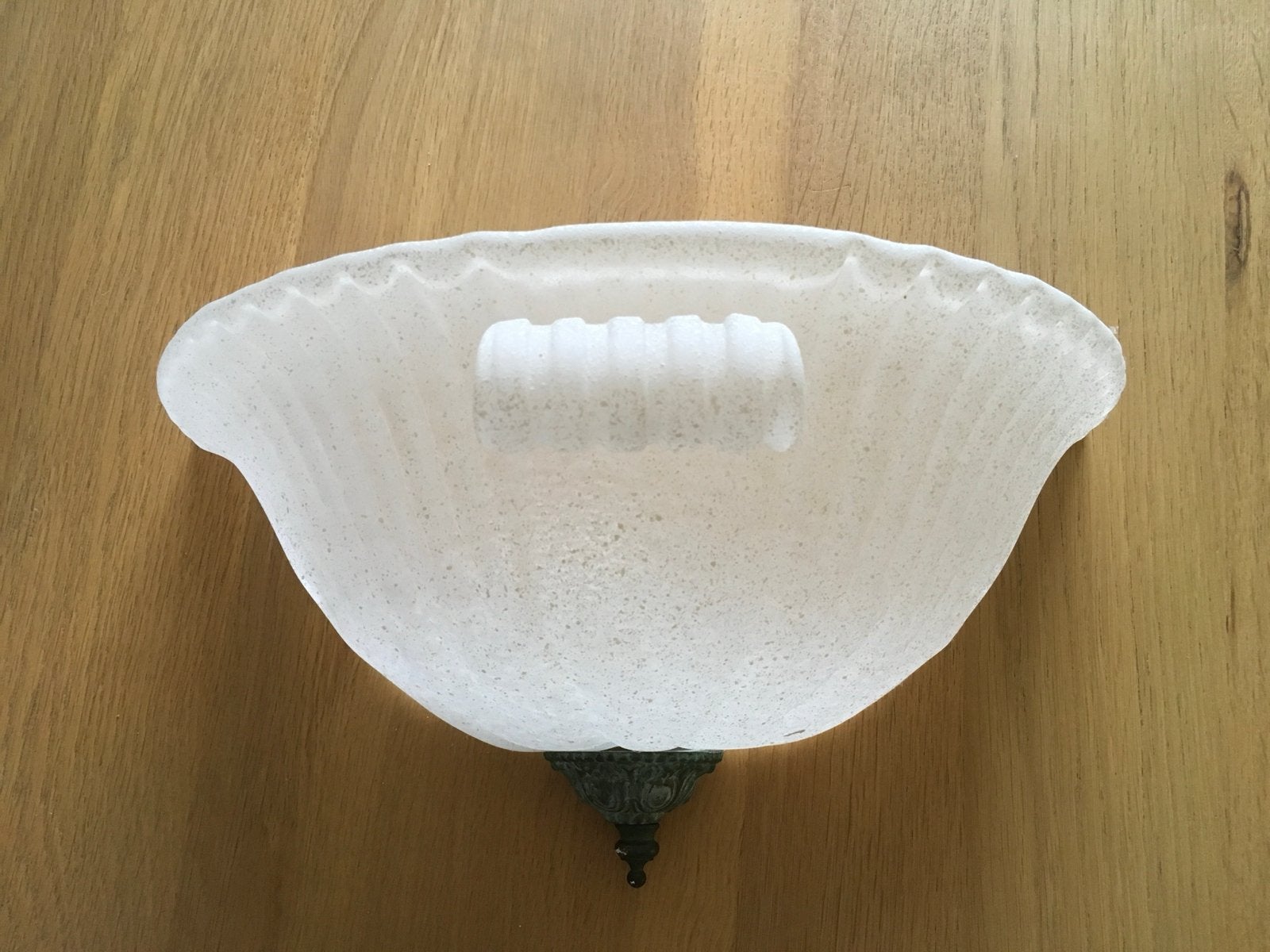Wandlamp met glazen kap en bronzen armatuur, Huis en Inrichting, Gebruikt, Indirect licht, Overige fittingen, Ophalen of Verzenden
