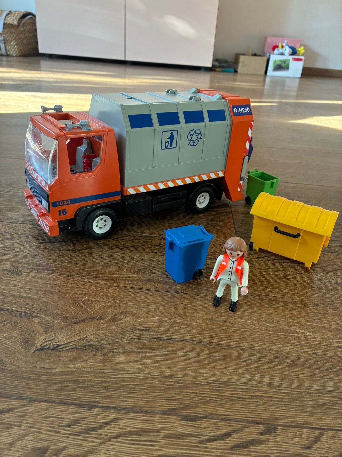 Playmobil vuilniswagen met figuur en afvalcontainer, Ophalen of Verzenden, Gebruikt