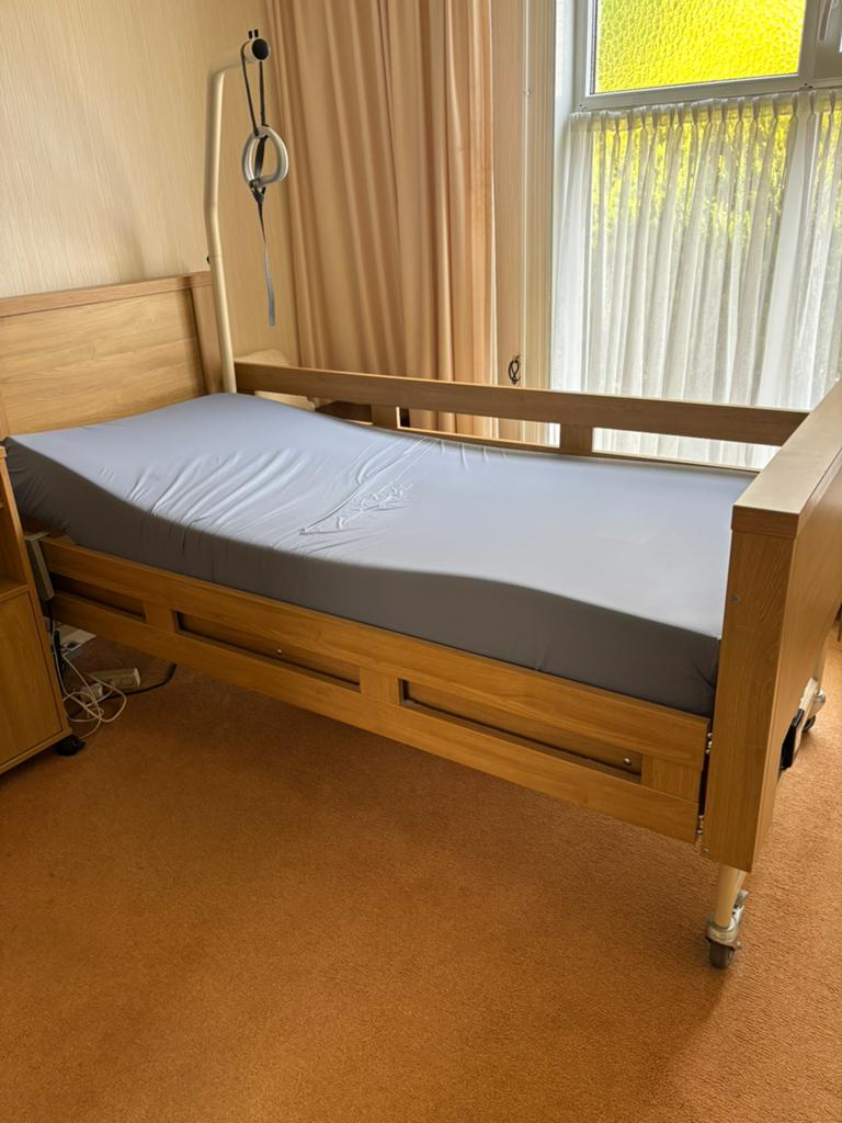Hoog laag bed compleet, Huis en Inrichting, Slaapkamer | Bedden, Ophalen, Verstelbaar, 90 cm, Eenpersoons