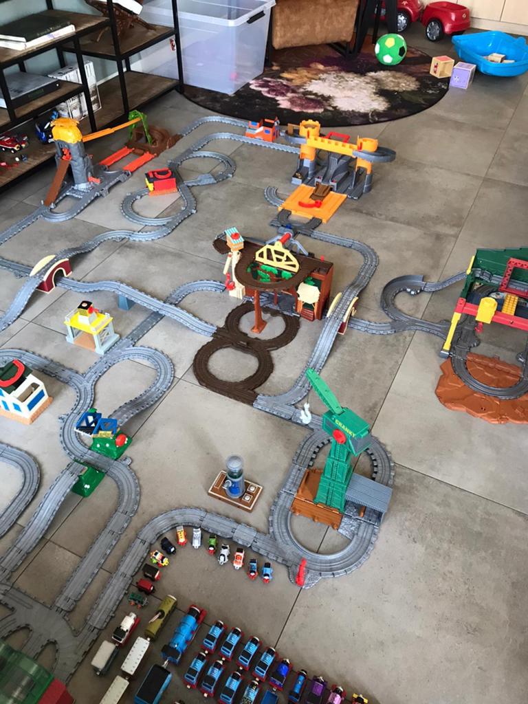 Grote Thomas de Trein collectie met veel rails en treinen, Ophalen, Gebruikt