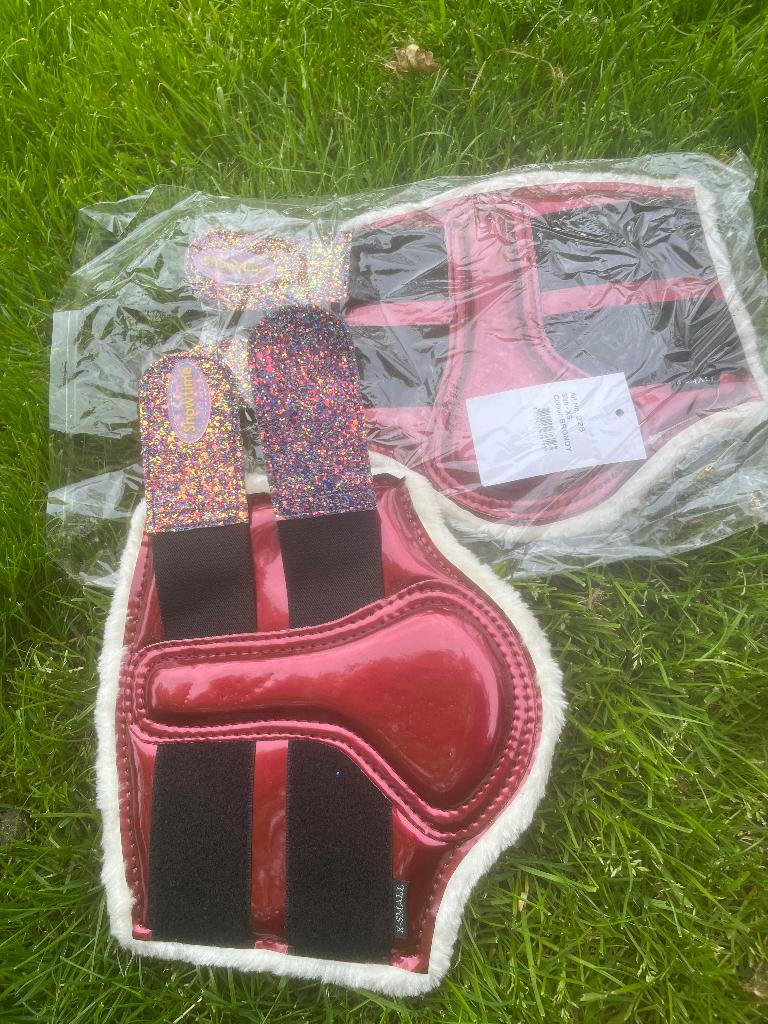 Beschermers+springschoenen in rood + glitter, XS-shetland, Ophalen of Verzenden, Nieuw, Rijden