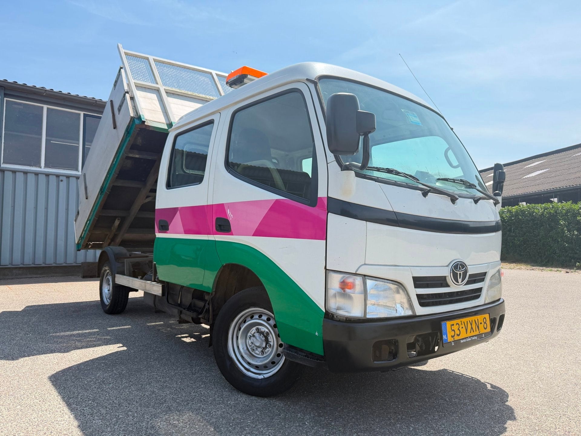 Toyota Dyna 100 3.0 D-4D DC Comfort KIPPER | 1E EIGENAAR, Auto's, Gebruikt, Zwart, Wit, Bedrijf
