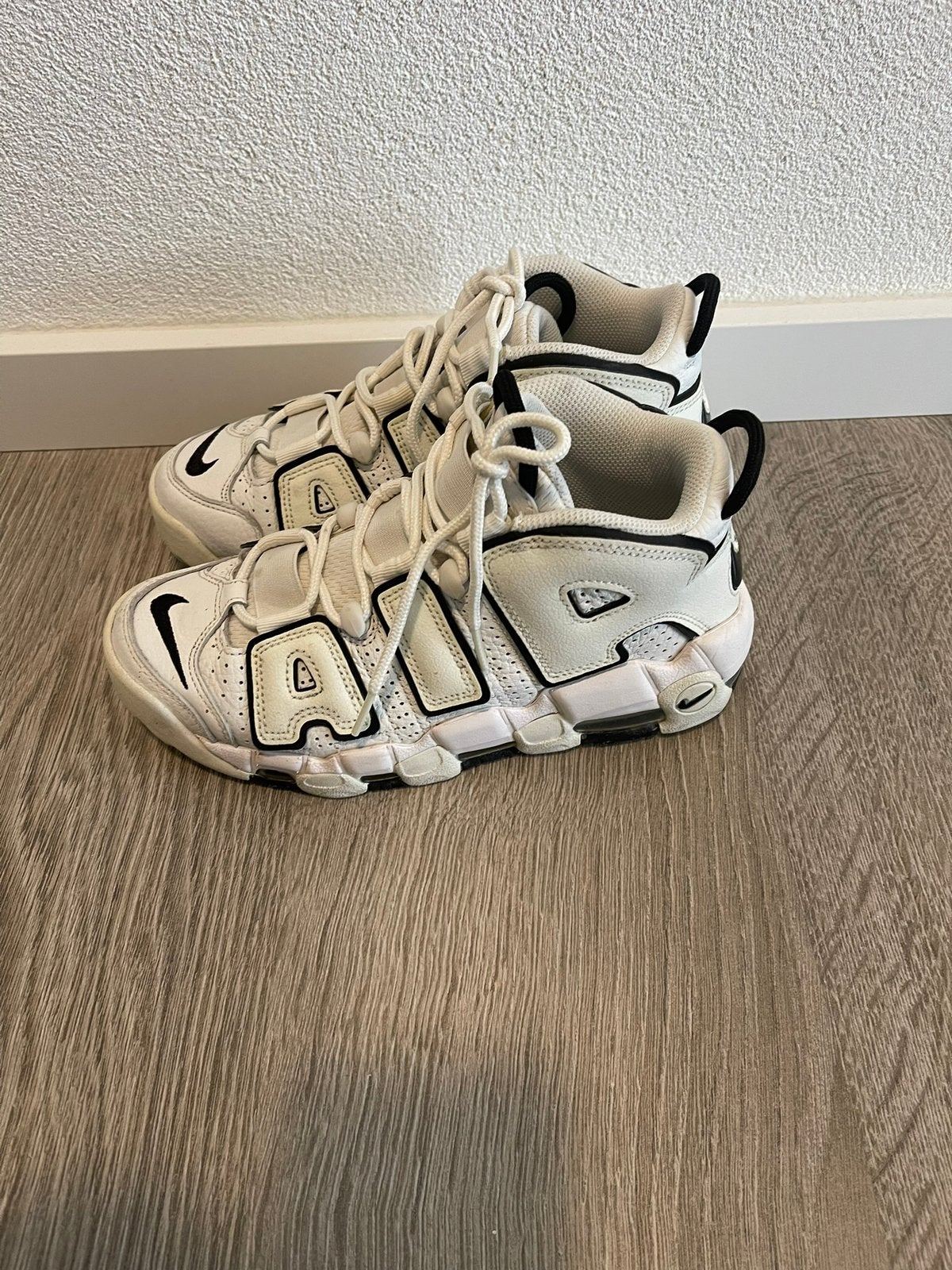 Nike Air More Uptempo maat 37,5, Ophalen of Verzenden, Zo goed als nieuw, Sneakers of Gympen