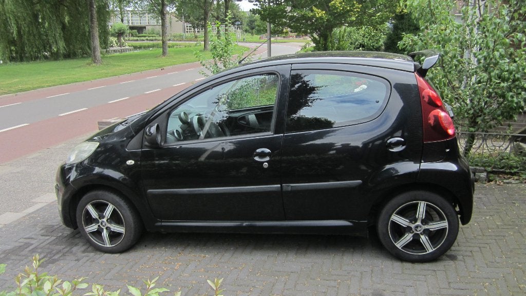 Peugeot 107 1.0 12V 5DR 2012 Zwart, Auto's, Voorwielaandrijving, 4 stoelen, Origineel Nederlands, Handgeschakeld