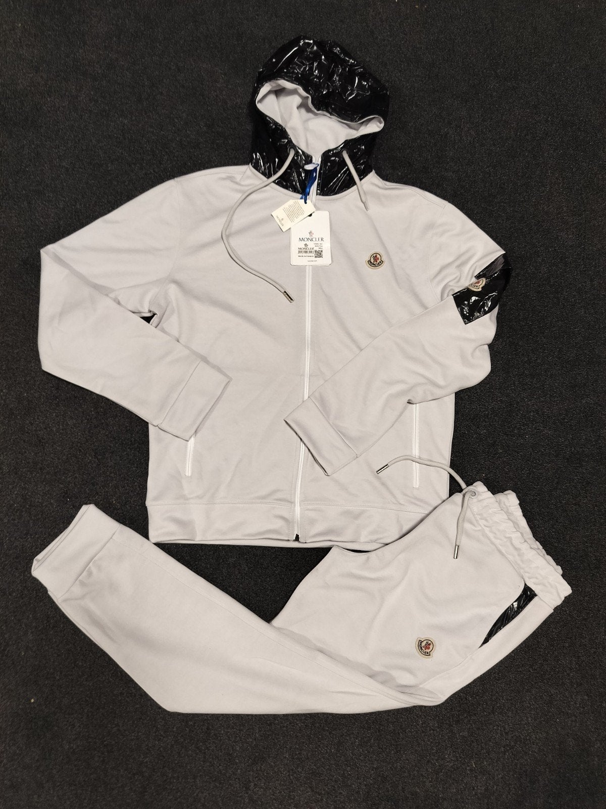 Moncler tuta ensemble trainingspak set maat L/XL, Maat 52/54 (L), Ophalen of Verzenden, Zo goed als nieuw, Grijs