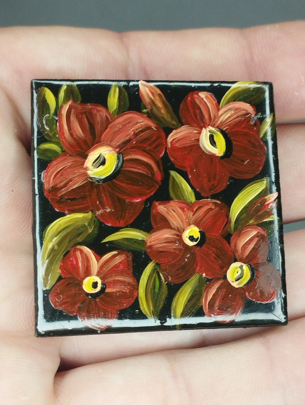 prachtige handbeschilderde keramische broche, Ophalen of Verzenden, Zo goed als nieuw, Zilver, Overige materialen