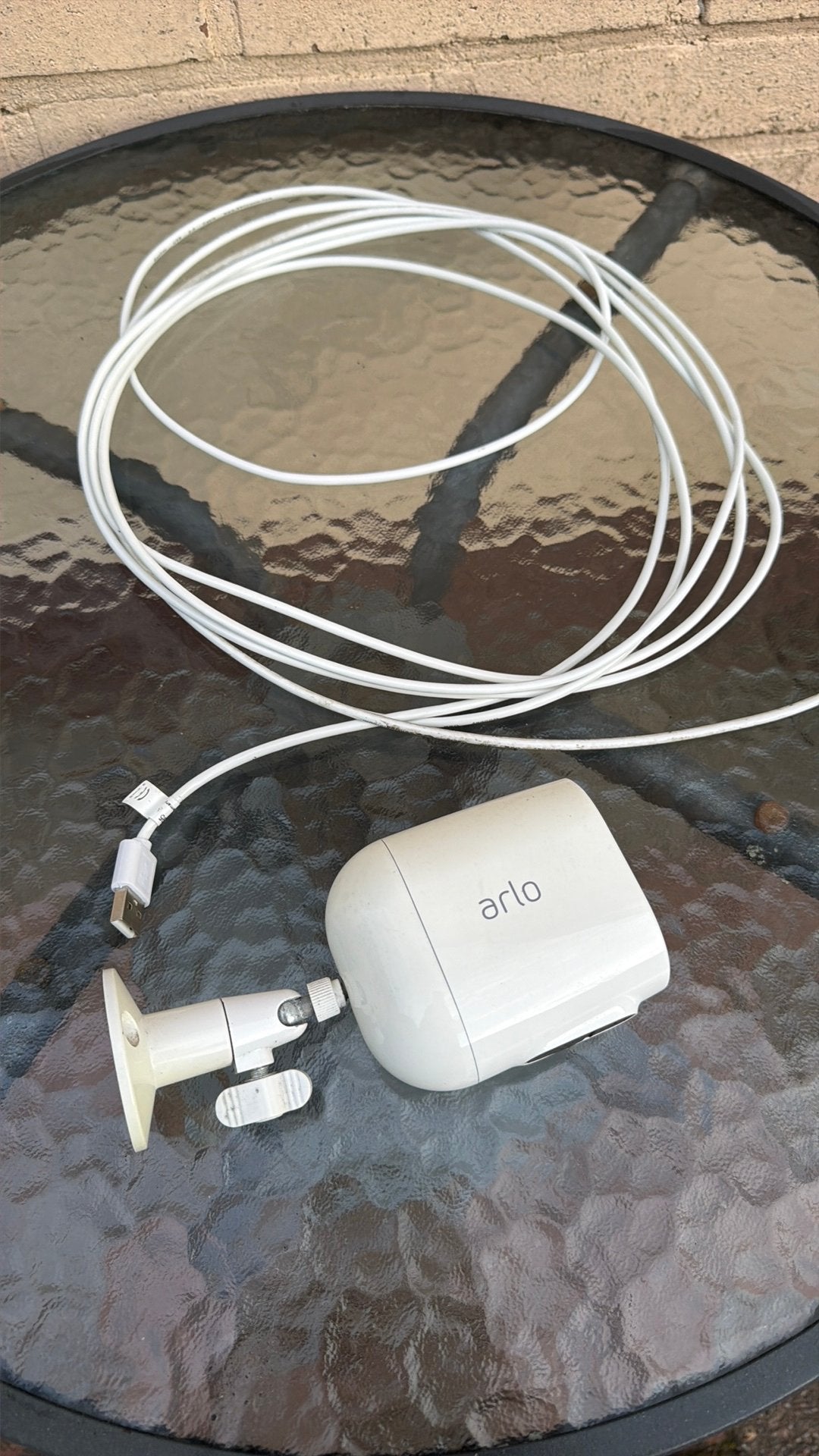 Arlo Beveiligingscamera met Bevestiging en Kabel, Ophalen of Verzenden, Gebruikt, Buitencamera
