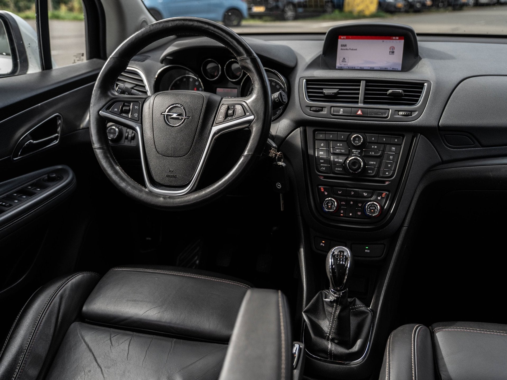 Opel Mokka 1.4 T Cosmo | STUUR / STOELVERWARMING | LEDER | N, Auto's, Voorwielaandrijving, Gebruikt, Zwart, 4 cilinders