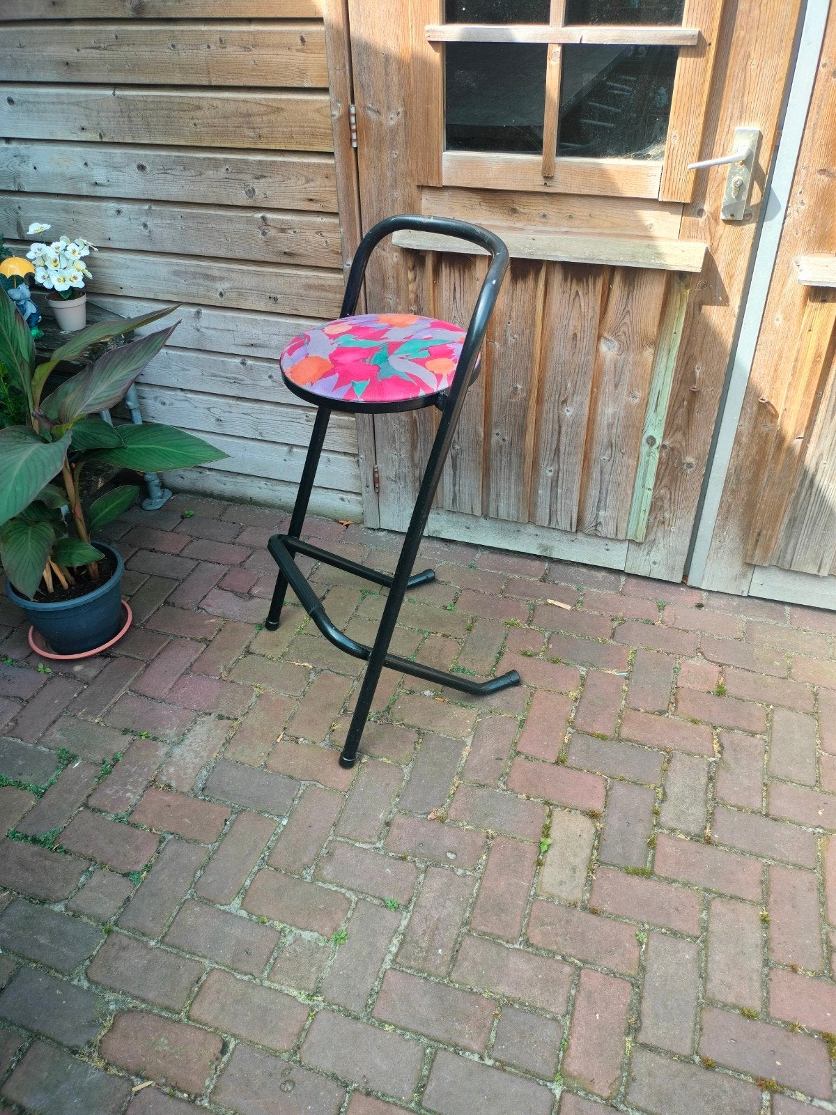 Hoge kruk met kleurrijke zitting, Ophalen, Gebruikt, Metaal, 90 cm of meer