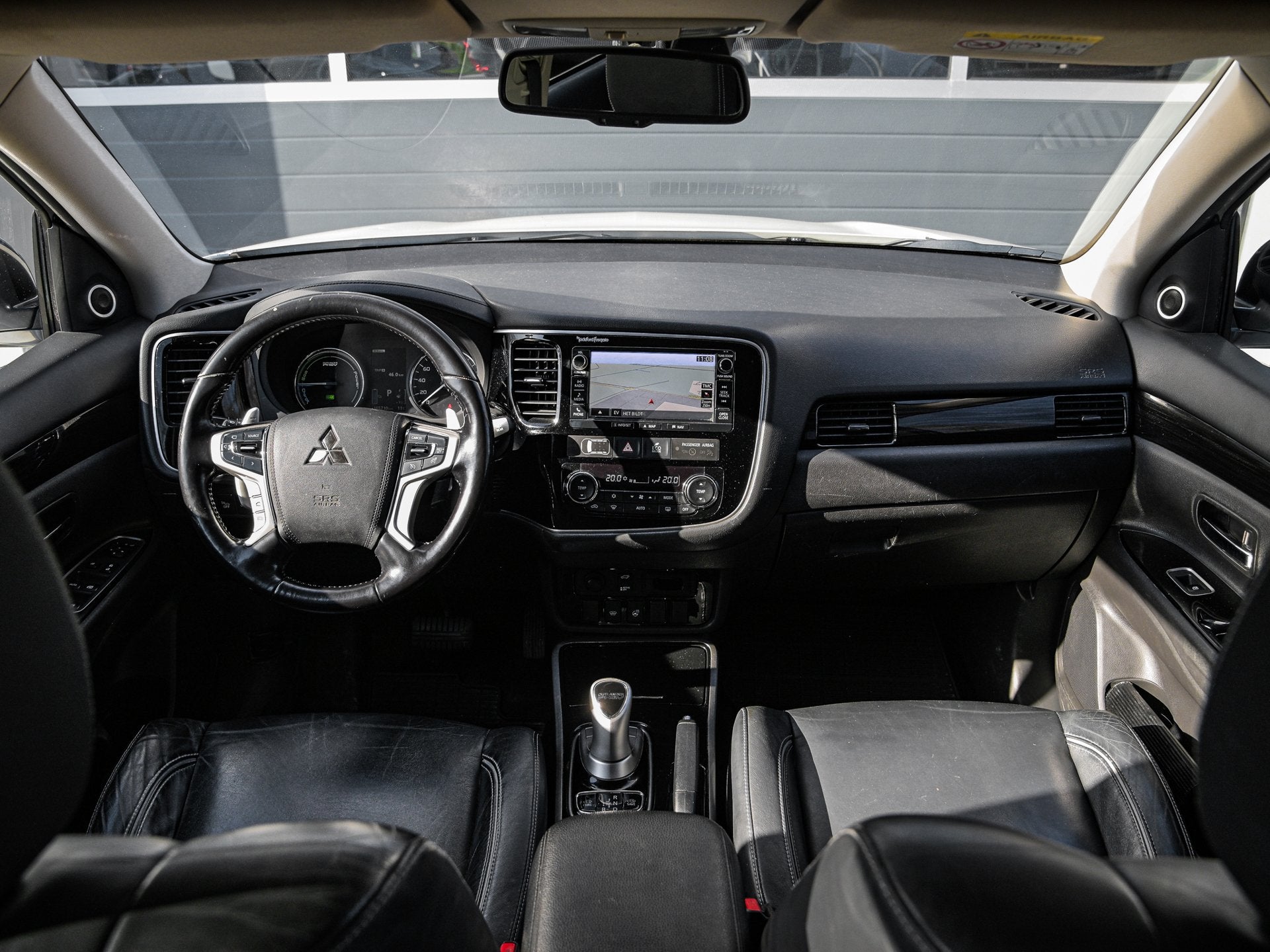 Mitsubishi Outlander 2.0 PHEV instyle | Leder | Xenon | 360, Auto's, 1998 cc, 4 cilinders, 1820 kg, Wit