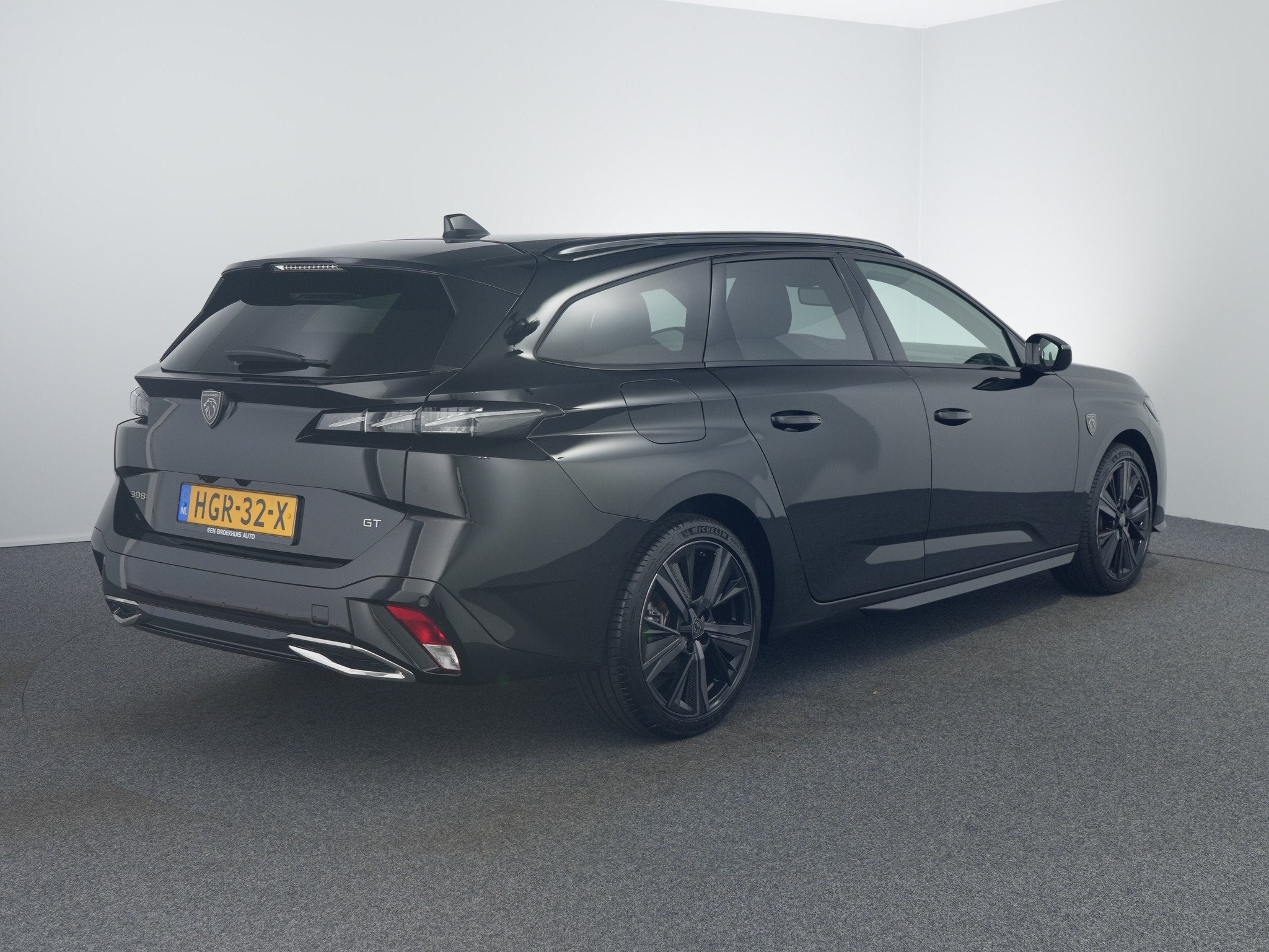 Peugeot 308 SW 1.2 Hybrid 145 e-DCS6 GT, Gebruikt, 1199 cc, Zwart, Origineel Nederlands
