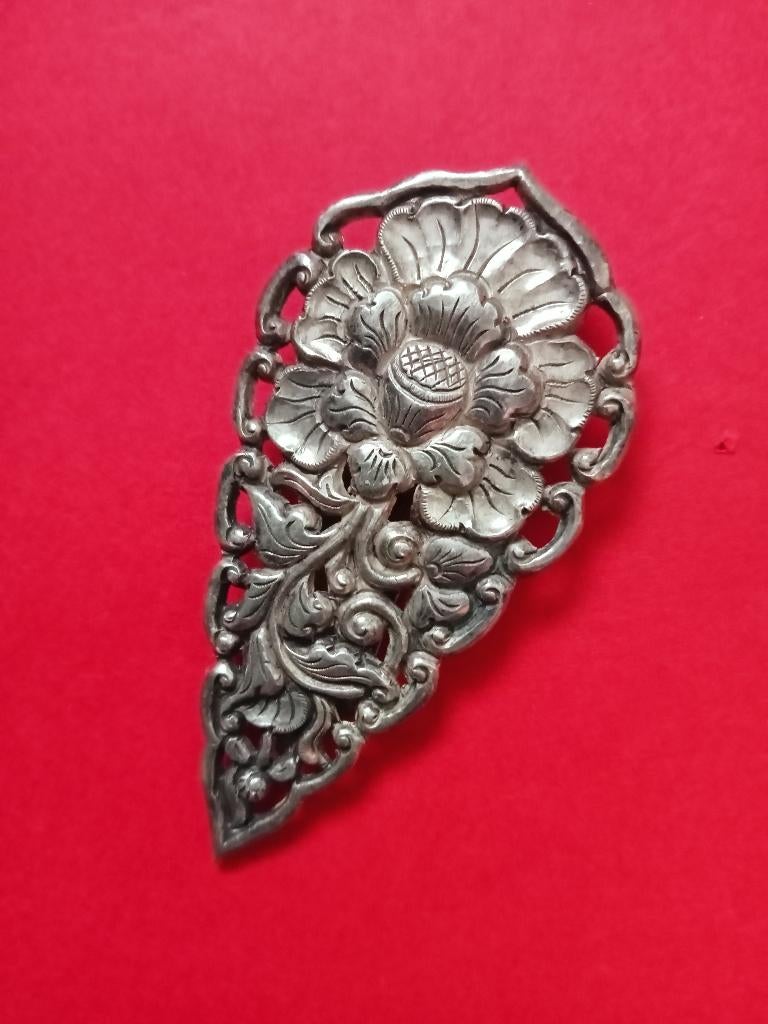 Mooie Zilveren Djokja Clips, Antiek en Kunst, Verzenden, Zilver