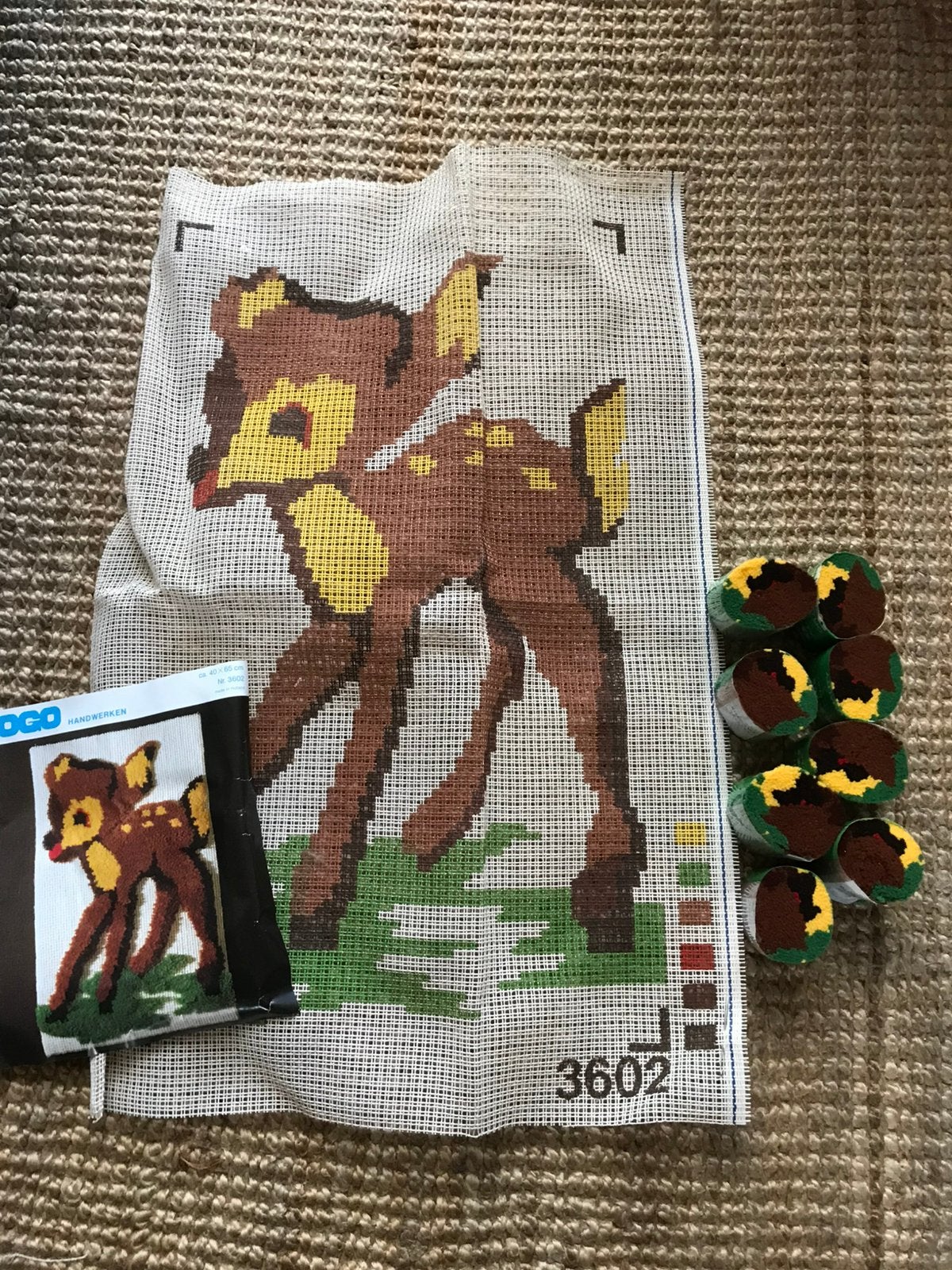 Vintage Gogo Smyrna / knoop pakket hertje / Bambi wandkleed, Hobby en Vrije tijd, Ophalen of Verzenden, Zo goed als nieuw, Borduurpakket