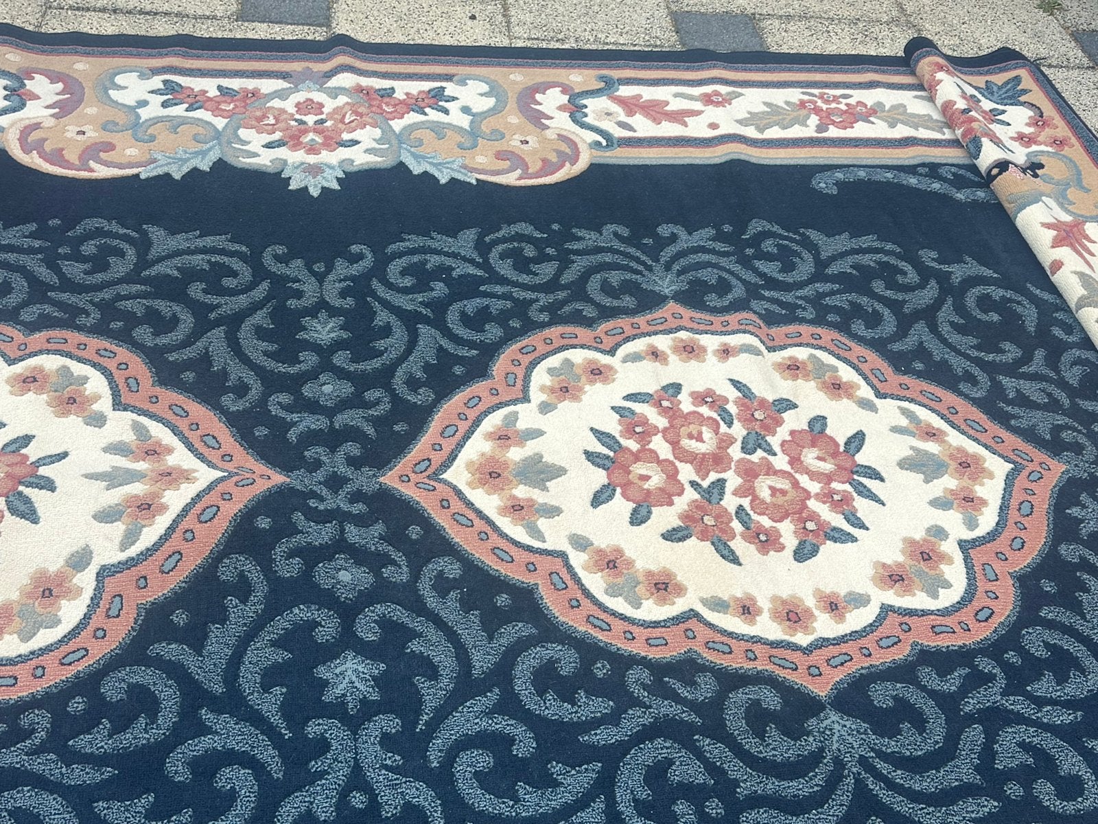 Groot vloerkleed met bloemenpatroon - Blauw/Crème, Gebruikt, Blauw, Ophalen of Verzenden, 200 cm of meer