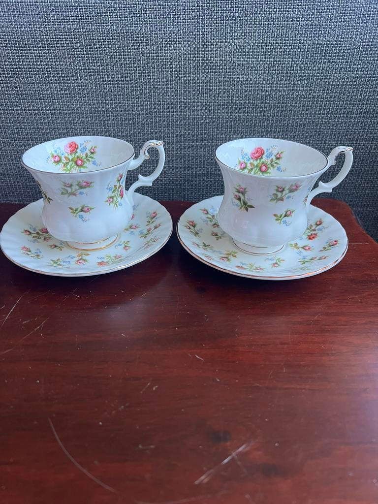Royal Albert kopjes met schoteltjes, Ophalen of Verzenden, Zo goed als nieuw, Porselein, Kop en/of schotel