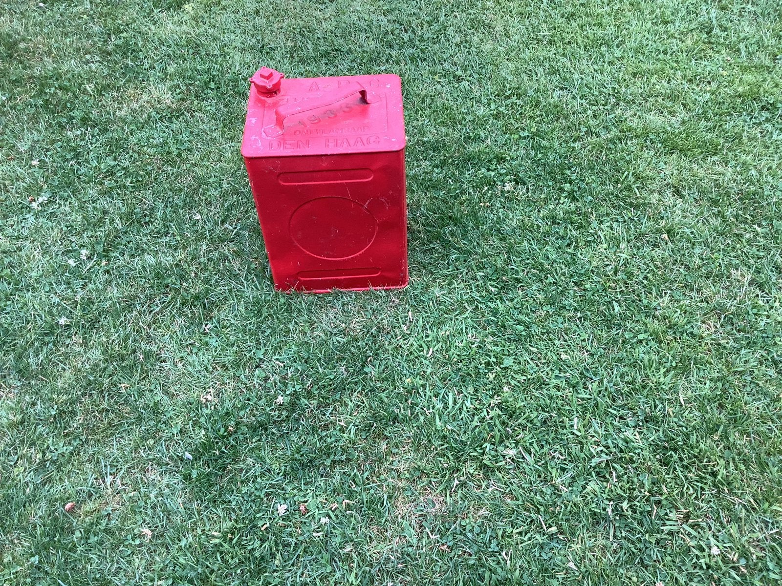Antiek rood metalen jerrycan olieblik A P C DEN HAAG 1933, Ophalen of Verzenden