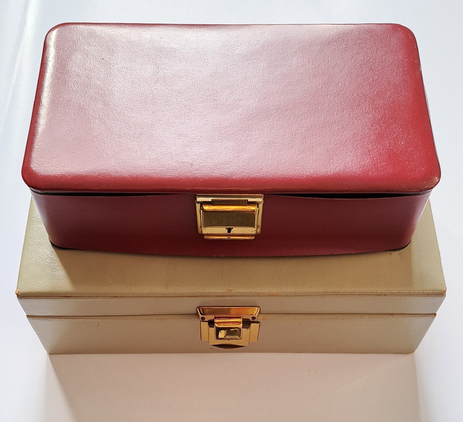 Twee sieraden kistjes met inhoud, Overige materialen, Gebruikt, Overige kleuren, Met edelsteen