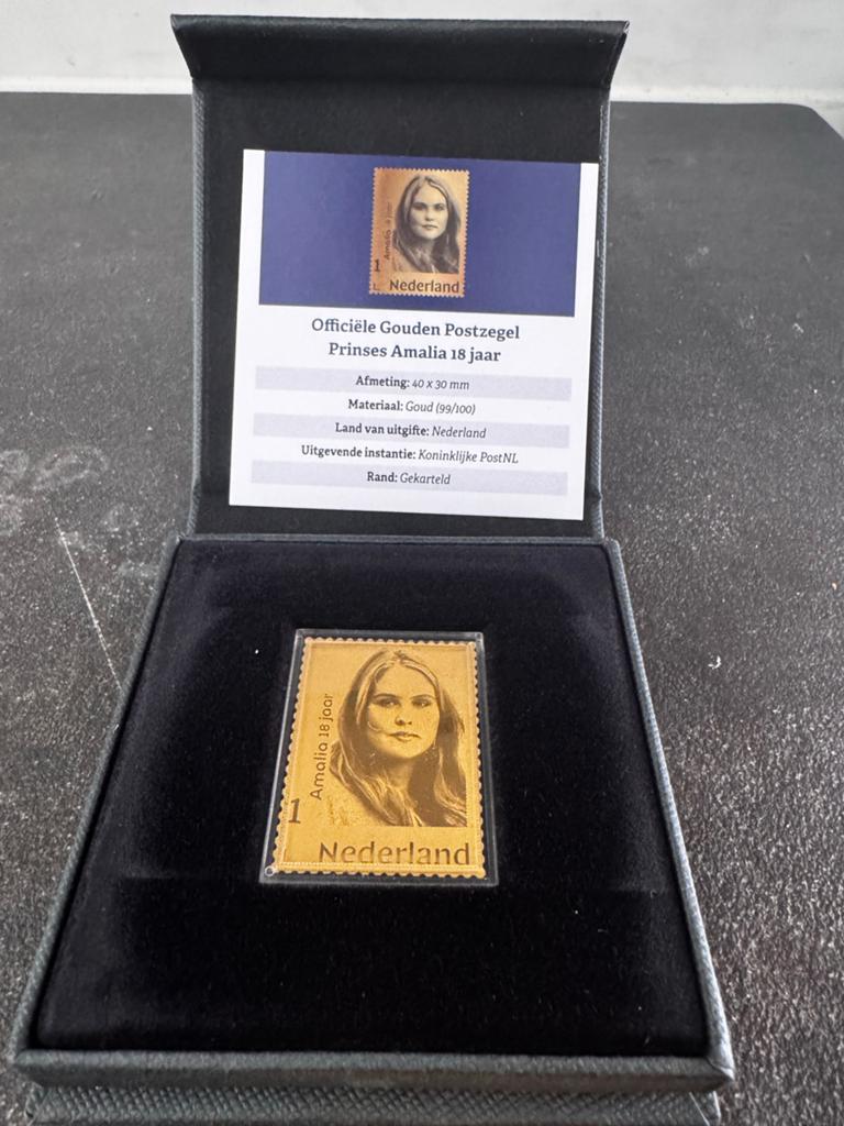 Officiële Gouden Postzegel Prinses Amalia 18 jaar, Postzegels en Munten, Ophalen of Verzenden, Na 1940, Postfris