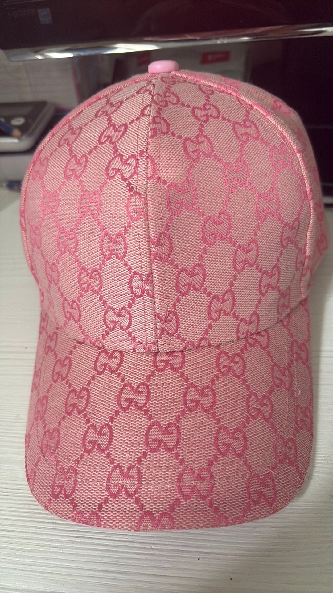 Roze gucci pet, Ophalen of Verzenden, Zo goed als nieuw
