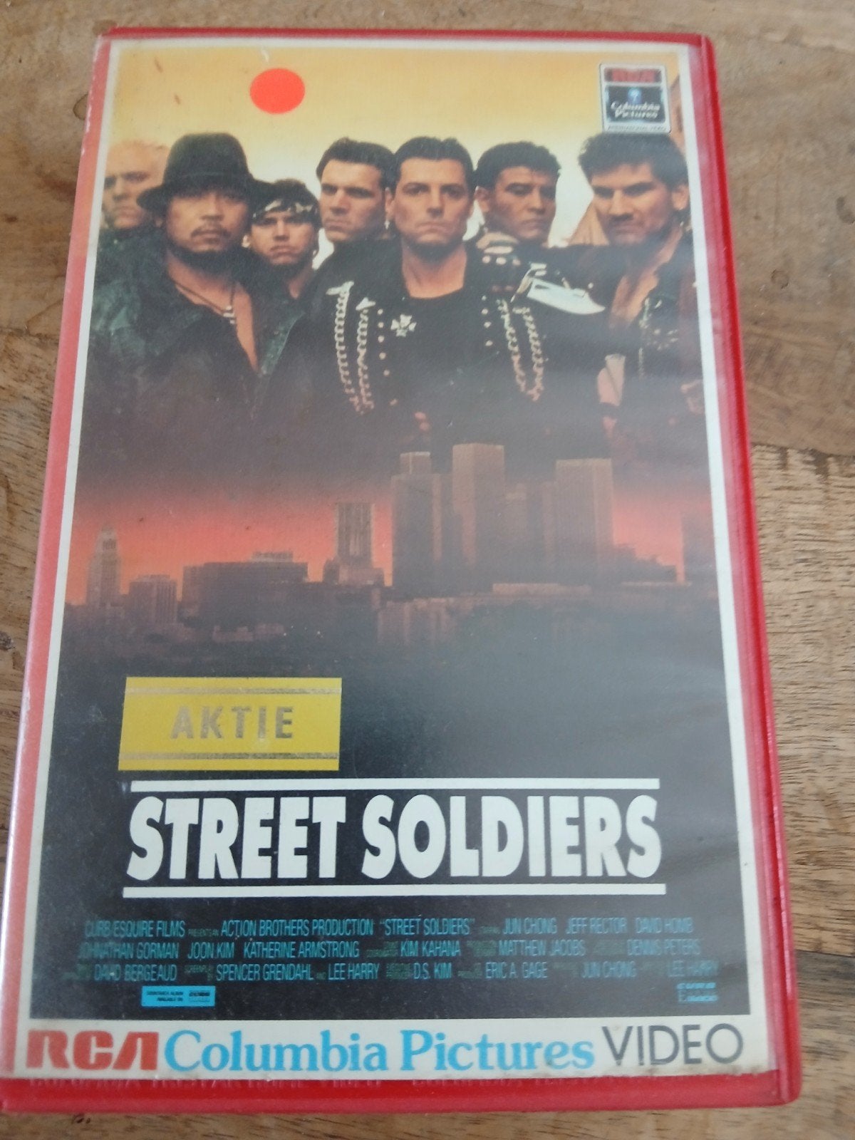 STREET SOLDIERS * EX VIDEOTHEEK RENTAL * VHS *, Cd's en Dvd's, VHS | Film, Alle leeftijden, Ophalen of Verzenden, Zo goed als nieuw