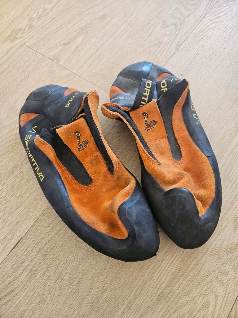 La Sportiva Cobra klimschoenen maat 44, La sportiva, Sportschoenen, Ophalen of Verzenden, Gedragen