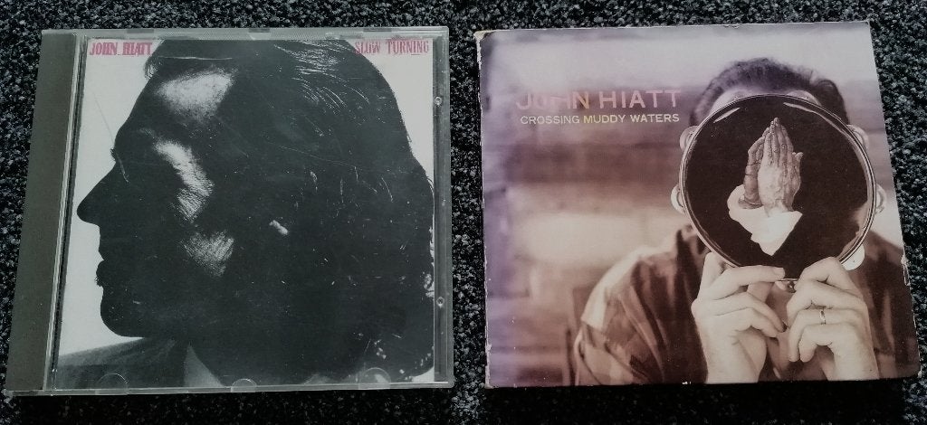 John Hiatt 2cd's- "Slow Turning" en "Crossing Muddy Waters"., Inclusief boekje, Gebruikt, Pop, Ophalen of Verzenden