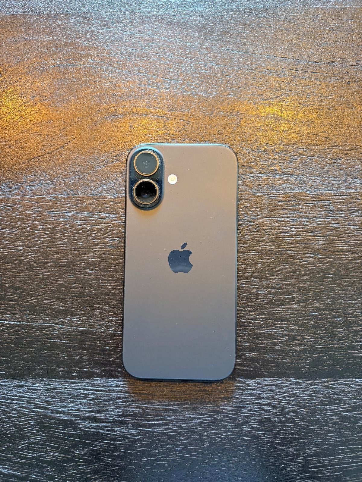 Apple iPhone 16 zwart 128gb simlockvrij, Telecommunicatie, Mobiele telefoons | Apple iPhone, 128 GB, Zwart, Refurbished, IPhone 16