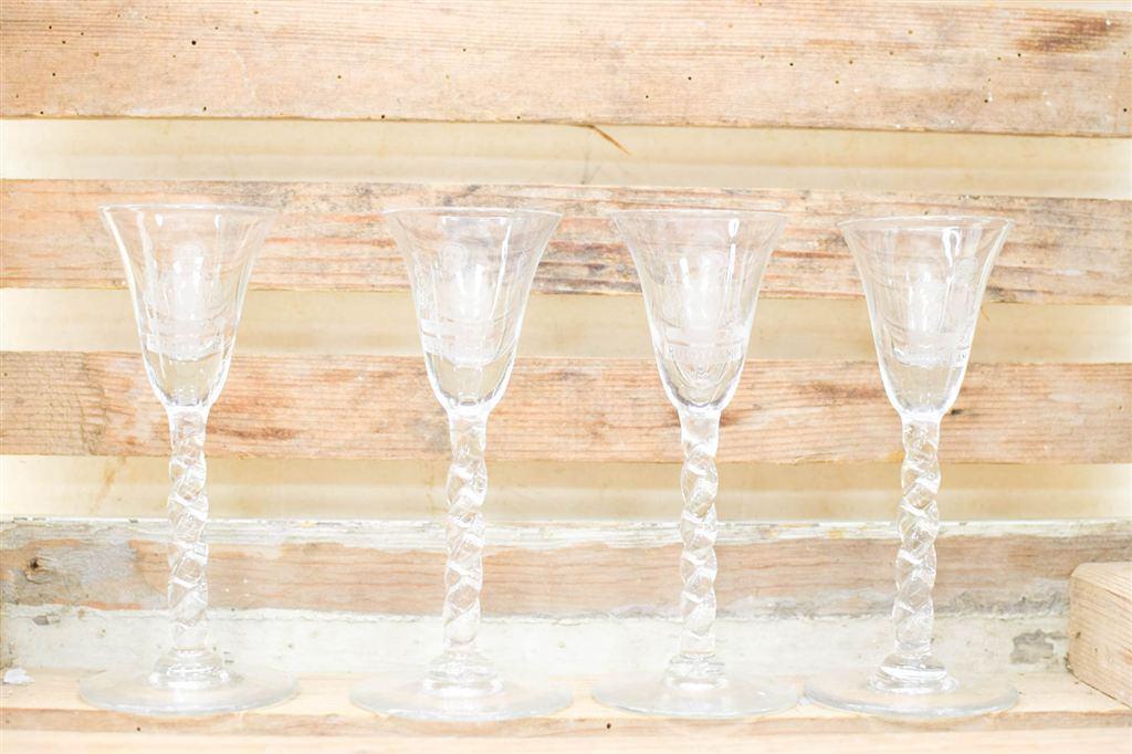 Borrel /likeur glaasje 44882, Gebruikt, Ophalen of Verzenden, Bord(en), Wedgwood