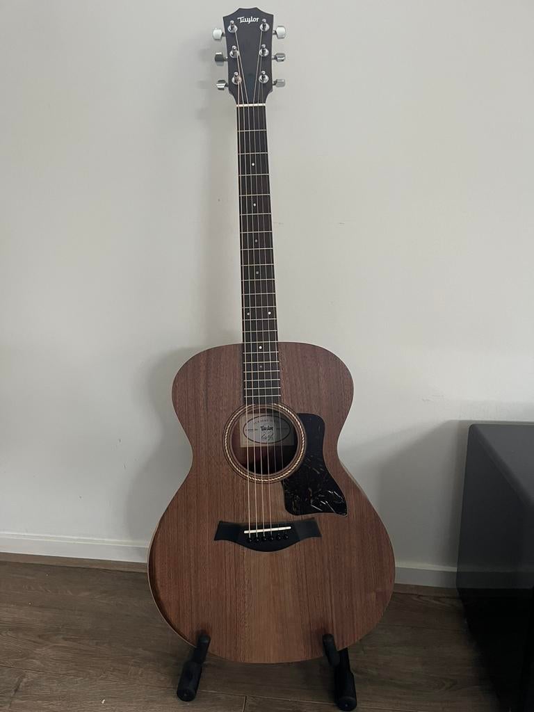Taylor academy 22e walnoot, Muziek en Instrumenten, Snaarinstrumenten | Gitaren | Akoestisch, Ophalen, Zo goed als nieuw, Western- of Steelstringgitaar