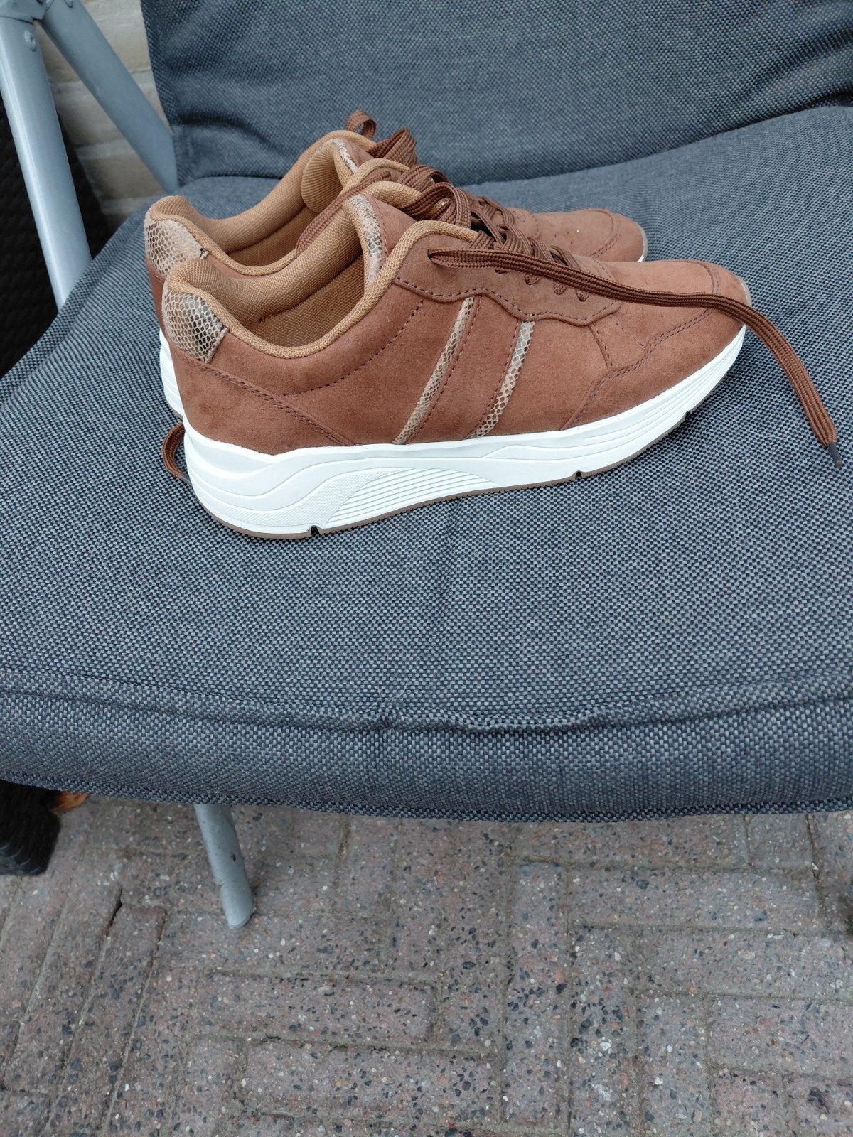 nieuwe schoenen 38, Bruin, Nieuw, Ophalen of Verzenden, Sneakers of Gympen
