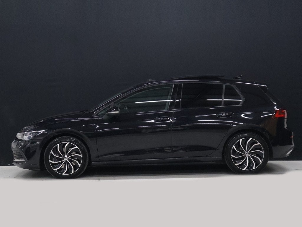 Volkswagen Golf 1.5 eTSI R-Line [SCHUIFKANTELDAK, APPLE CARP, Auto's, 4 cilinders, 150 pk, Alcantara, Zwart
