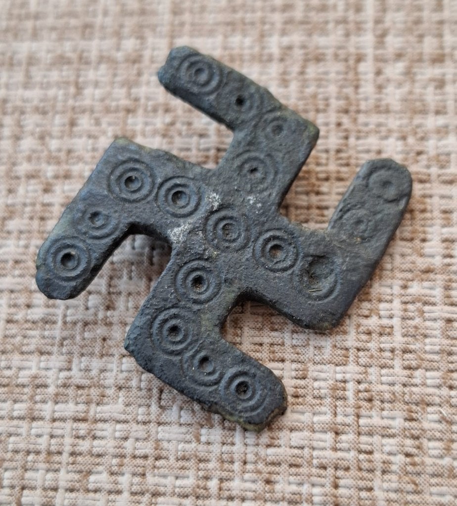 Zeldzame Romeinse Swastika Fibula – Brons (2e-4e Eeuw), Ophalen of Verzenden, Brons