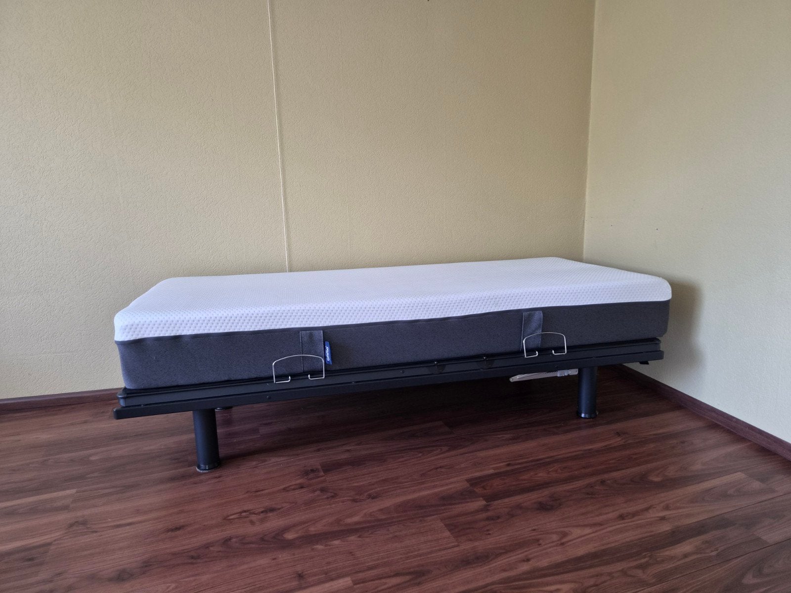 Seniorenbed met Avek verstelbare bodem (handmatig), Ophalen, Verstelbaar, 90 cm, Eenpersoons