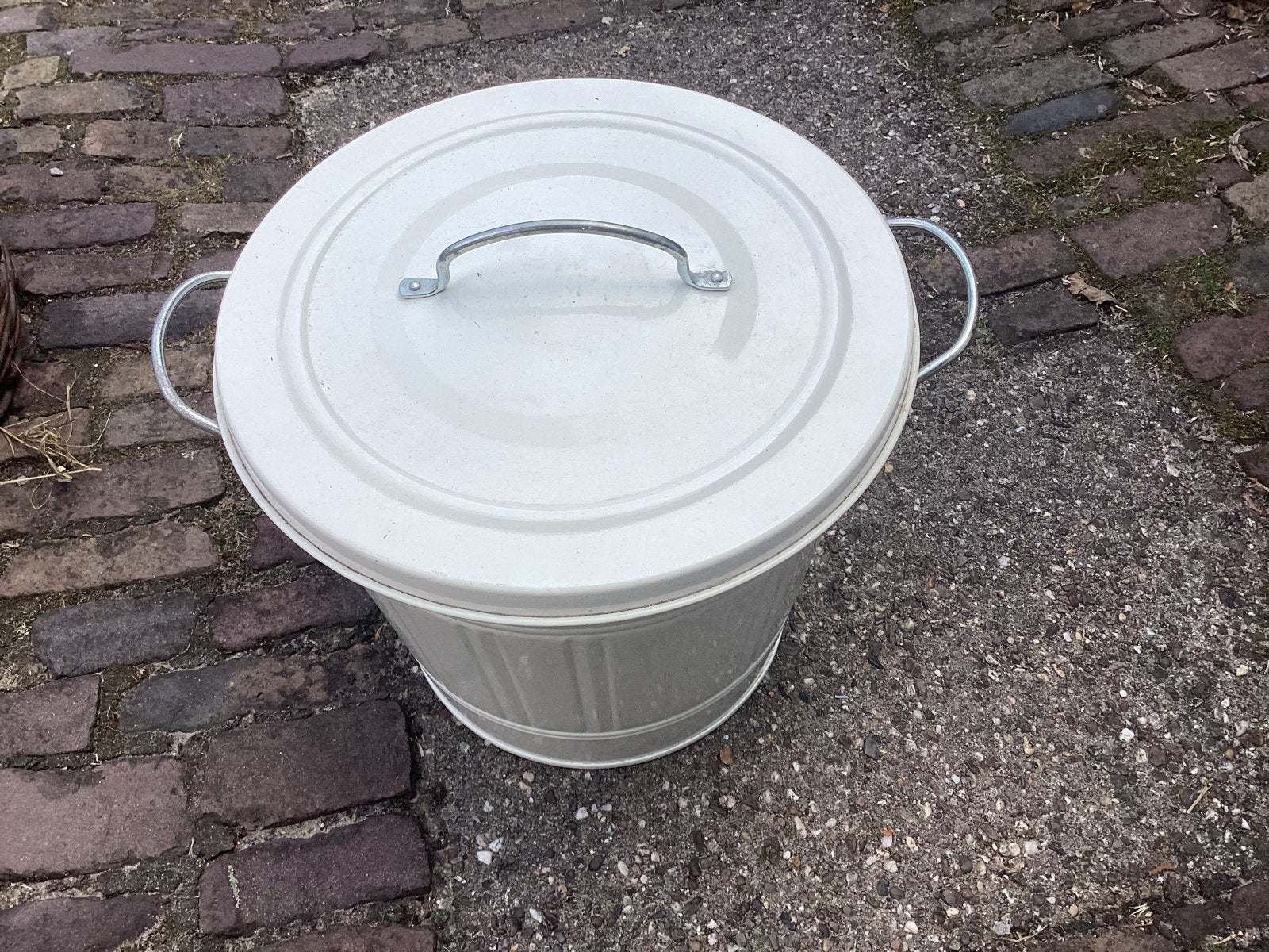 Metalen afvalemmer met deksel - Crème, Ophalen, 50 – 75, Gebruikt, 20 tot 30 liter