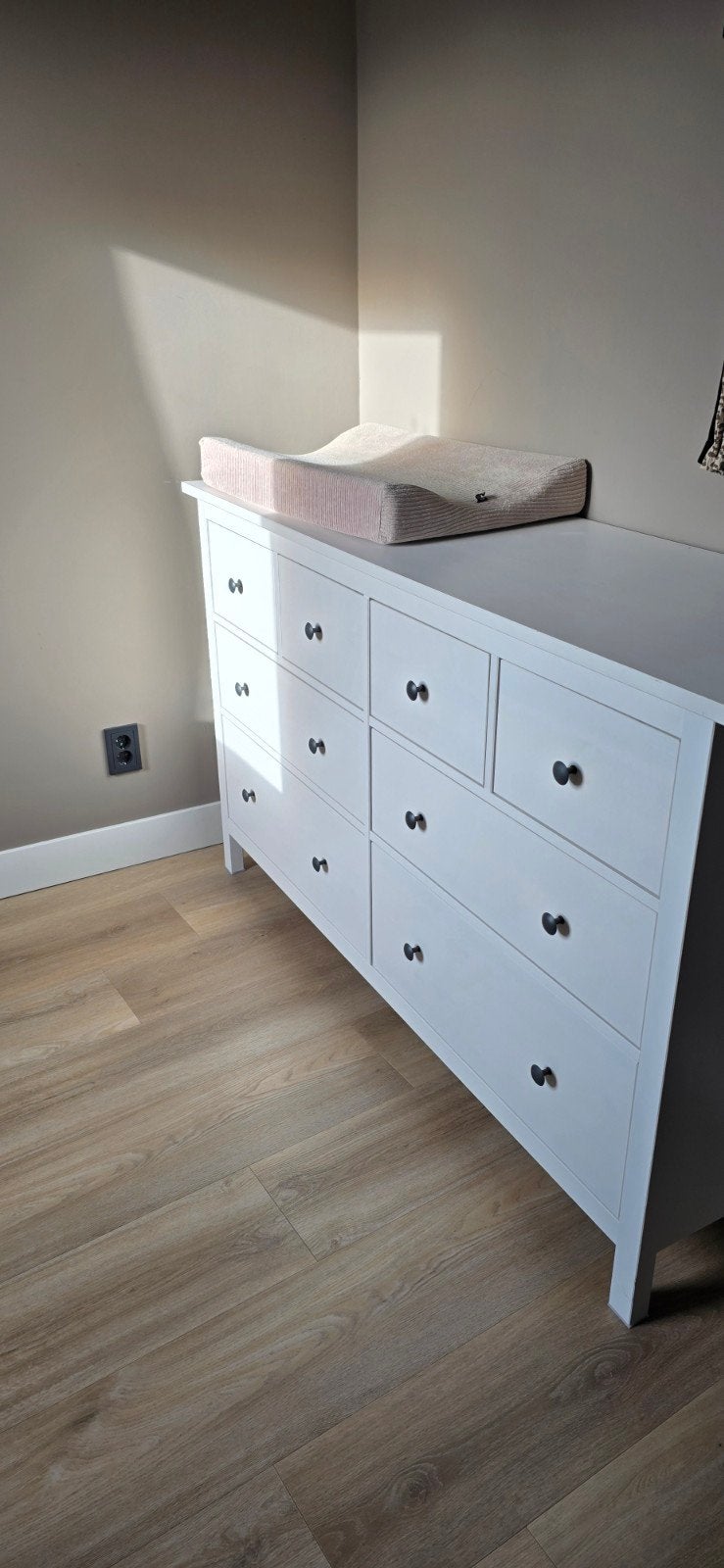 Foto 4 van Ladenkast/commode Ikea Viral Witte commode met 8 lades - Zo