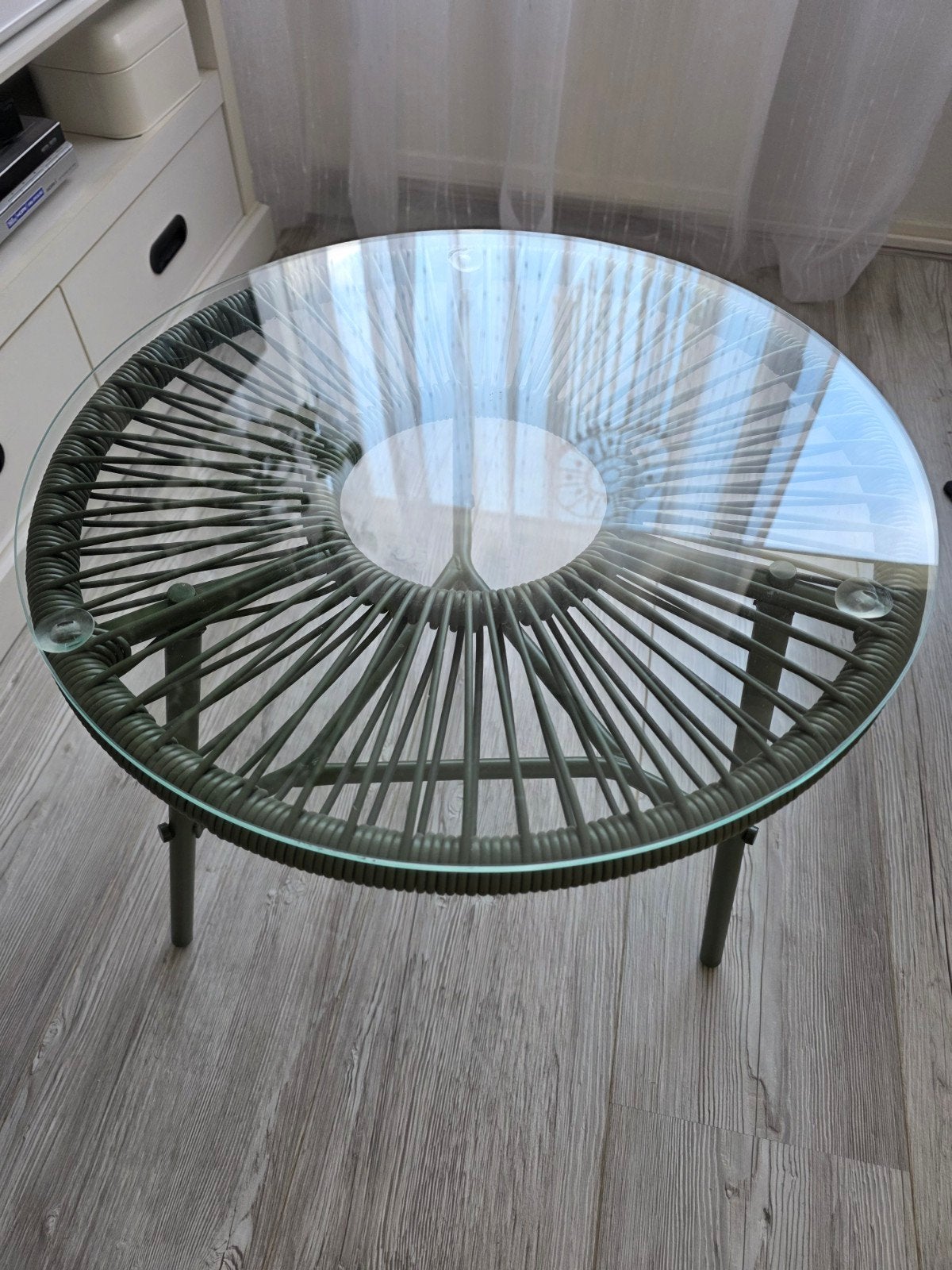 Groen bijzettafeltje met glasplaat - Formentera, Minder dan 55 cm, Gebruikt, Rond, Glas